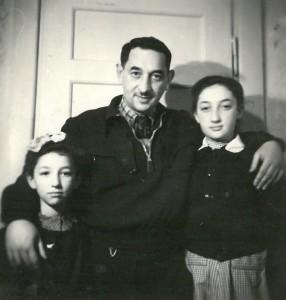 10. S.Kobeckas su dukterimis Halina ir Aleksandra _iauliai 1951