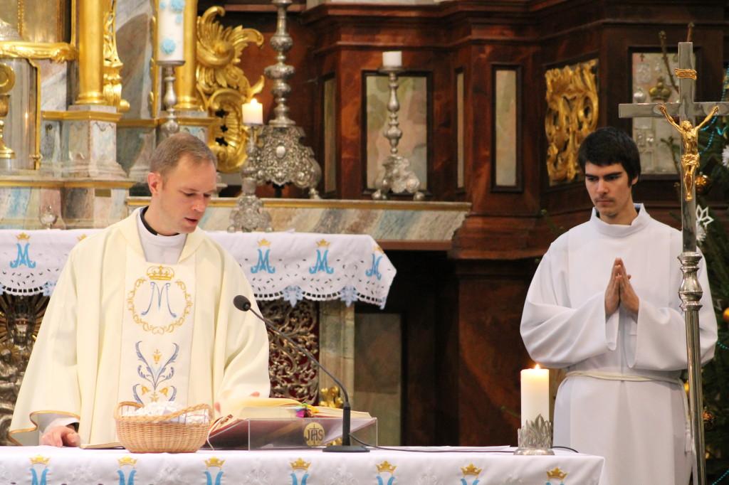 Šv. Mišias aukoja kunigas Kęstutis Smilgevičius ir Arnas Vainauskas