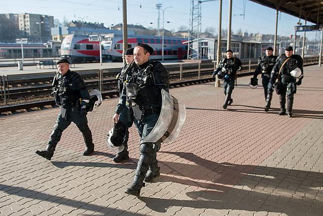 Dėl „žaliųjų žmogeliukų“ grėsmės Vilniuje apsupta stotis
