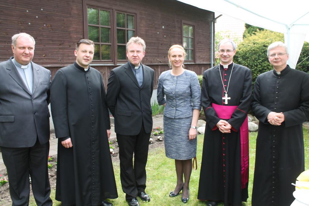 Traų r. sav. merė Edita Rudelienė  su dvasininkais