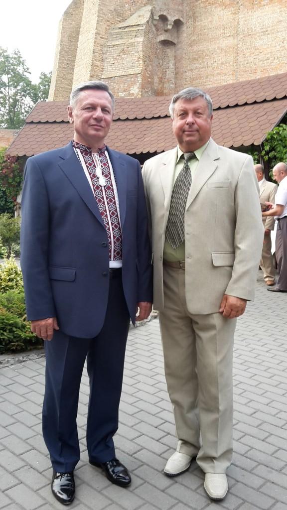 Lucko savivaldybės meras M. Romaniuk (kairėje) ir Trakų rajono savivaldybės administracijos direktorius J. Liesys
