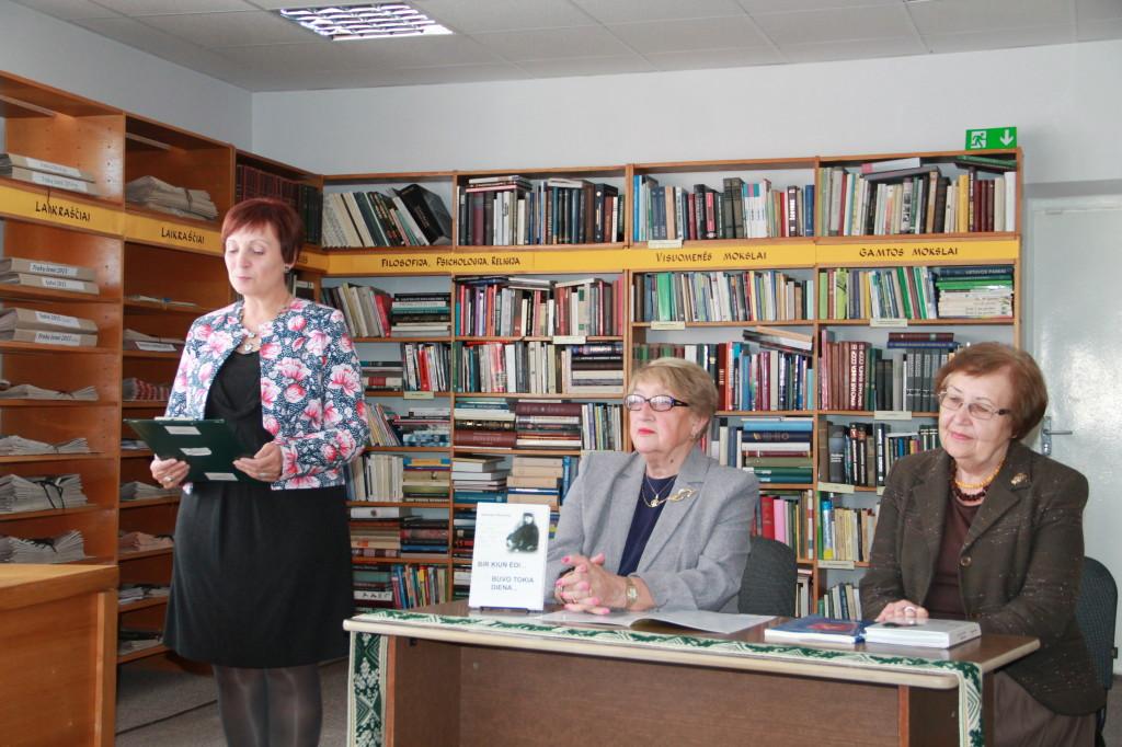 Iš kairės – renginių  organizatorė Irena Jocienė, dr. Halina Kobeckaitė ir doc. dr. Regina Venckute supažindino trakiečius su Simono Firkovičiaus kūryba