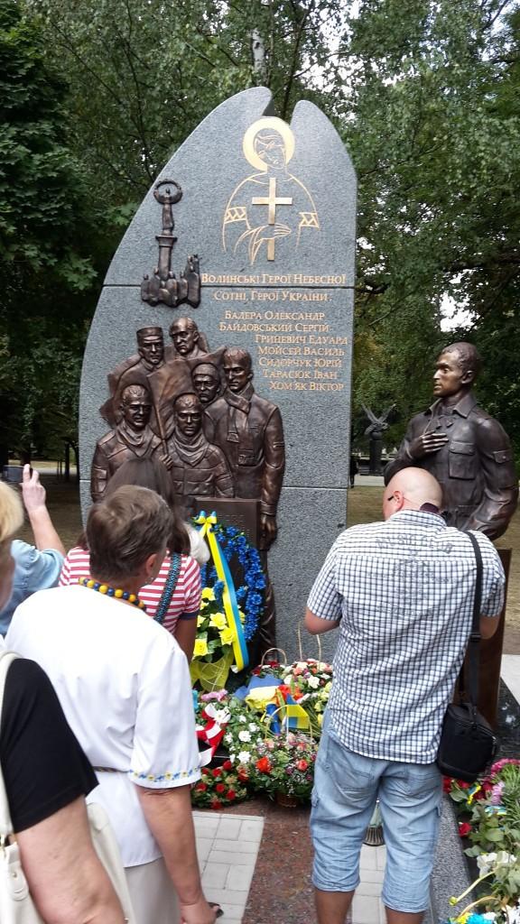 Lucke buvo atidengtas paminklas žuvusiems už Ukrainos laisvę  