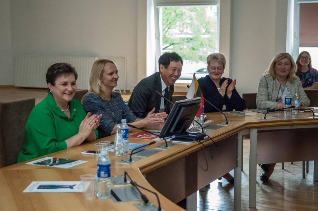 LR Seimo narė Dangutė Mikutienė, Trakų r. sav. merė Edita Rudelienė, Japonijos ambasadorius Lietuvoje Toyoei Shigeeda, Trakų r. sav. mero pavaduotoja Marija Puč