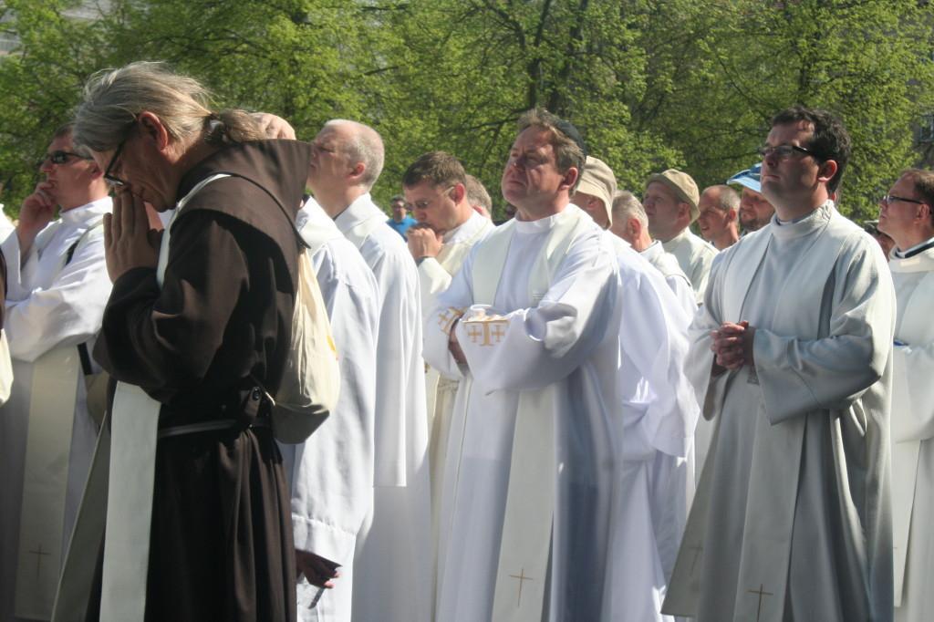 Procesijoje ėjo Trakų kleb. dek. Jonas Varaneckas 