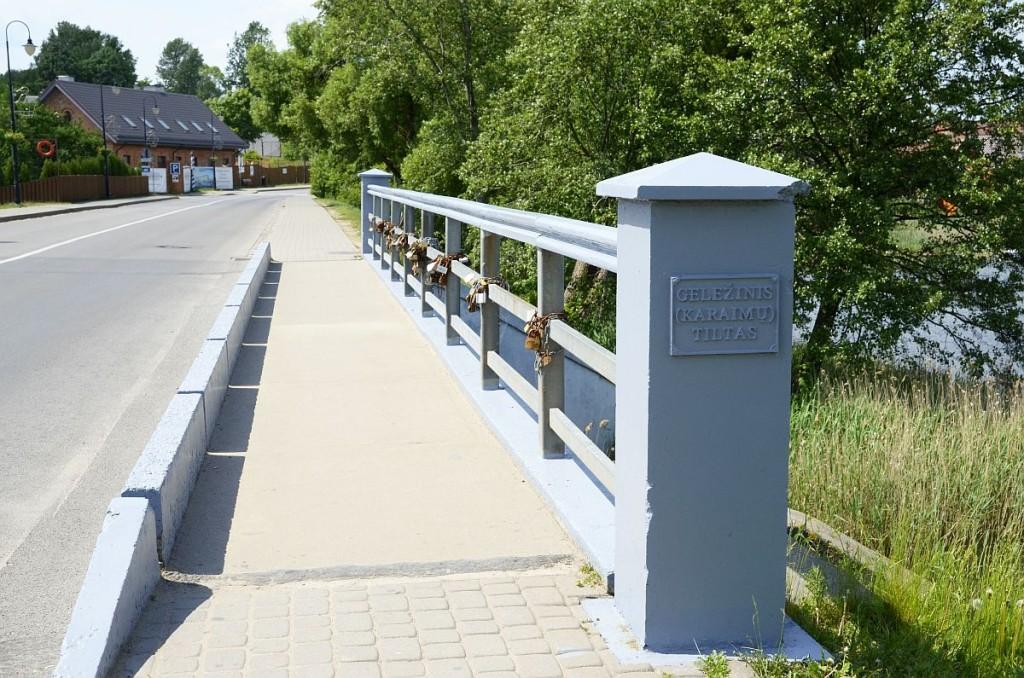 Perdažytas, sutvarkytas Geležinis (Karaimų) tiltas