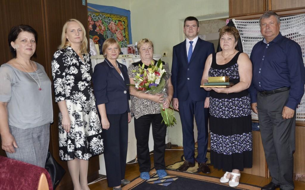 Prezidentės apdovanojimas – daugiavaikei motinai M. Novikevič