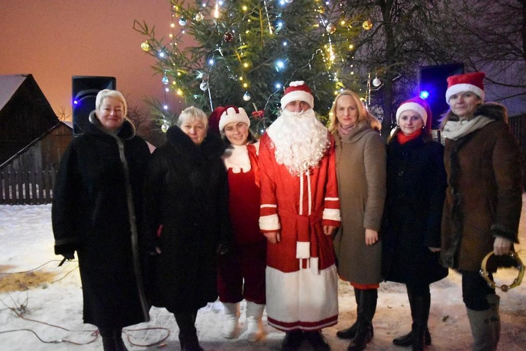 Senųjų Trakų kaimo bendruomenė įžiebė kalėdinę eglutę ir pakvietė į šventinį renginį, skirtą Senųjų Trakų 700-osioms metinėms  