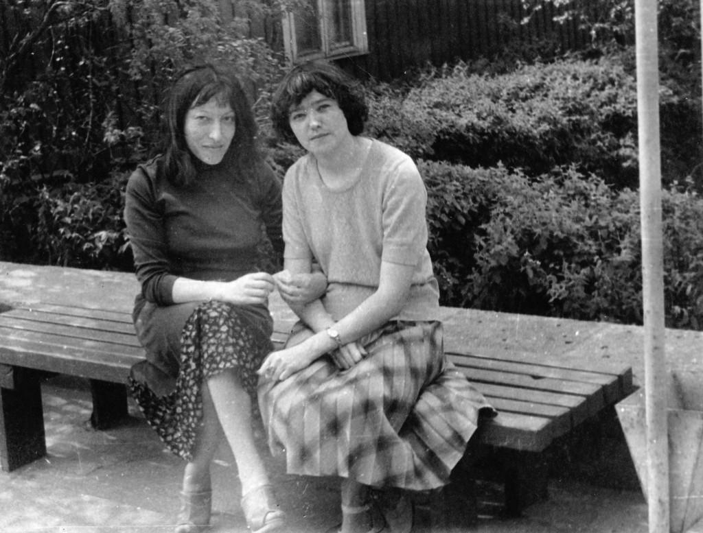 Michailo Jutkevičiaus sesuo Zofija (kairėje) su drauge 