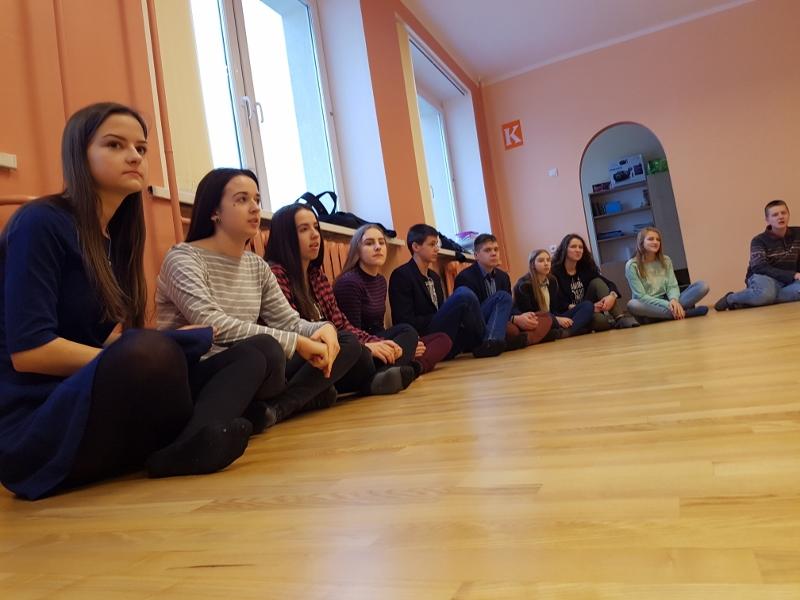 2017-uosius Rūdiškių gimnazija pradėjo dalyvaudama projekte „Tyrinėjimo menas: partnerystės kuriančioms mokykloms“