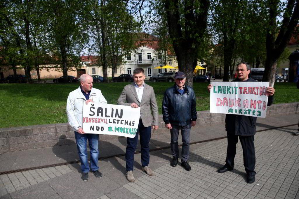 Ūkininkai palaiko ministrą Bronių Markauską: „Šalin konservatorių letenas!“