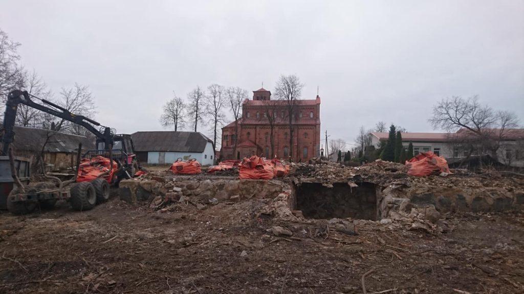 Bus tvarkoma senoji Lentvario klebonija