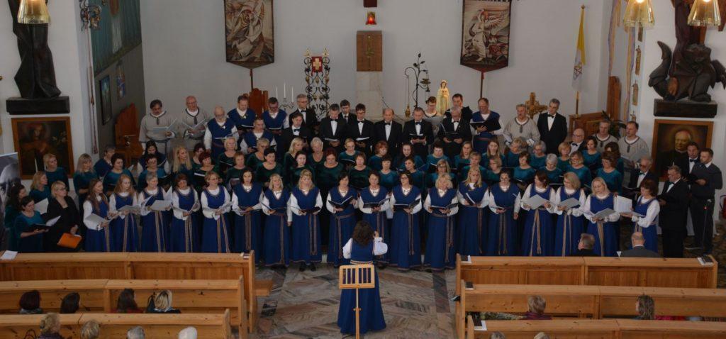 Varėnoje skambėjo keturių chorų atliekamos  Juozo Naujalio dainos