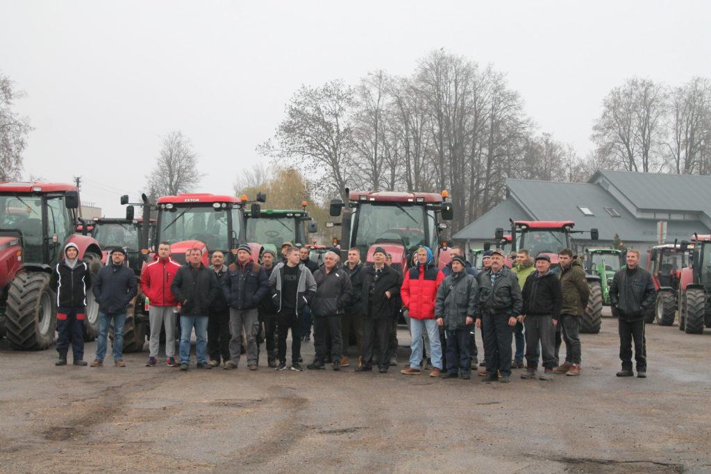 Trakų rajono ūkininkai protestavo traktorių vilkstinėmis