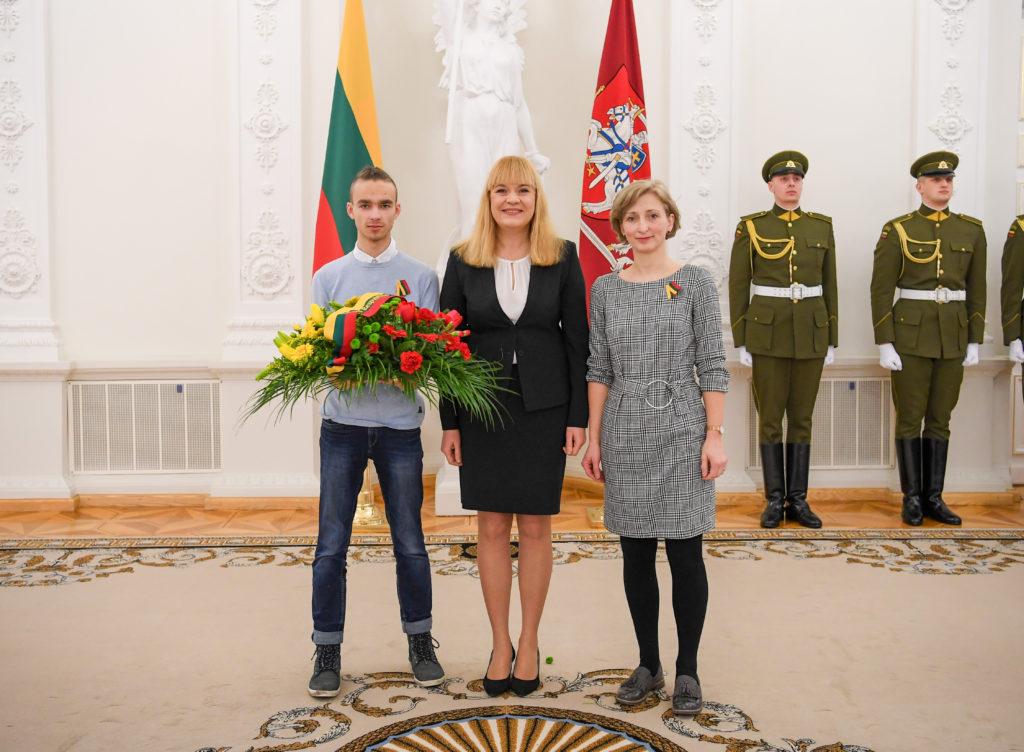 Gėlės nuo Prezidento – dėkingumo ženklas kalbėjusiems Lietuvos vardu
