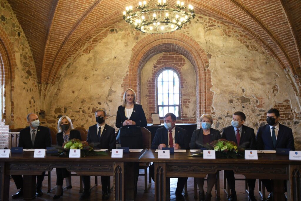 Trakų pilyje pasirašyta Vilniaus regiono plėtros tarybos steigimo sutartis