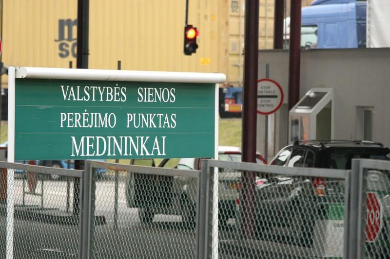 Sienos perėjimo punkte Baltarusijos pareigūnai sulaikė diplomatinį paštą gabenusį Lietuvos automobilį