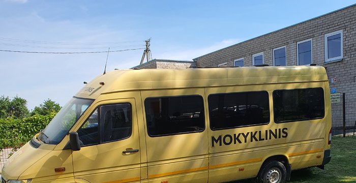 Skelbiamas automobilių pardavimo tiesioginis aukcionas