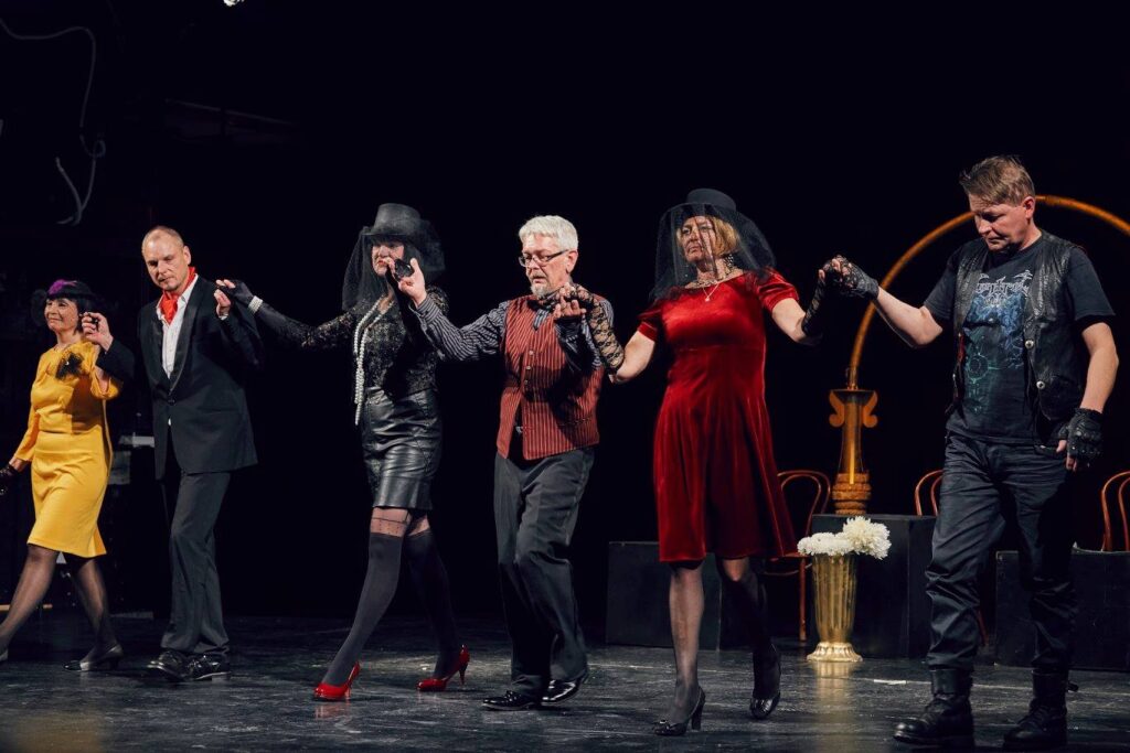 Karališkasis teatras mini 30-metį