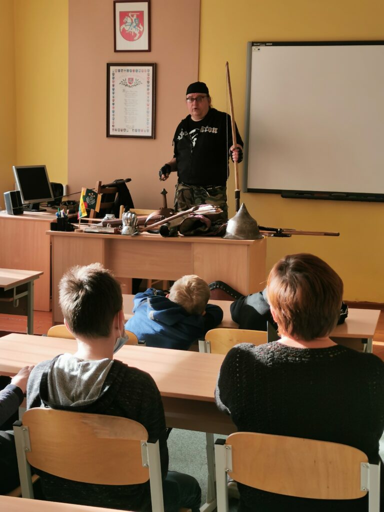 „Muziejus į mokyklą“ – edukacijos Onuškio Donato Malinausko gimnazijoje