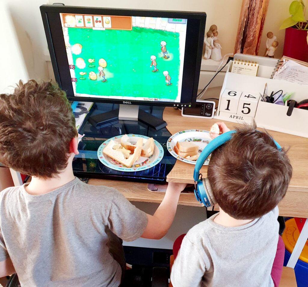 Vaikams patinka žaisti kompiuteriu, o kiek jiems leisti tai daryti