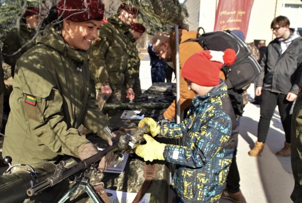 Kariai savanoriai kviečia susitikti Trakų miesto šventėje