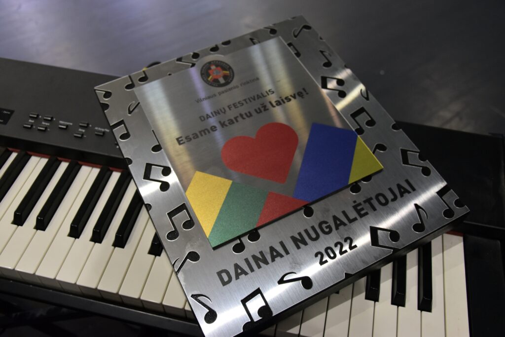 VSAT Vilniaus pasienio rinktinės dainų festivalyje žymių svečių širdis virpino laisvės dainų akordai