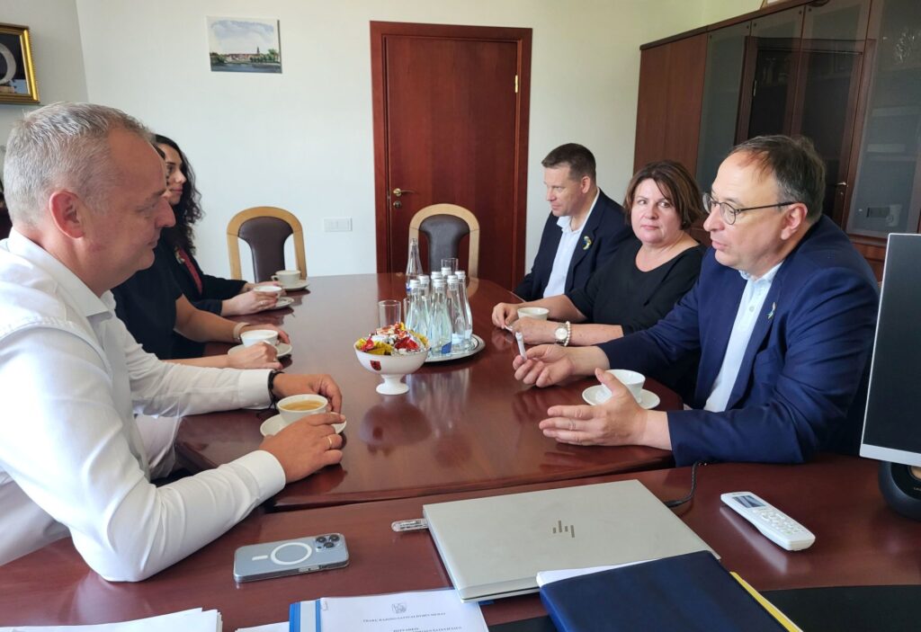 Trakų rajono savivaldybėje lankėsi JAV ambasadorius Robertas Gilchrist