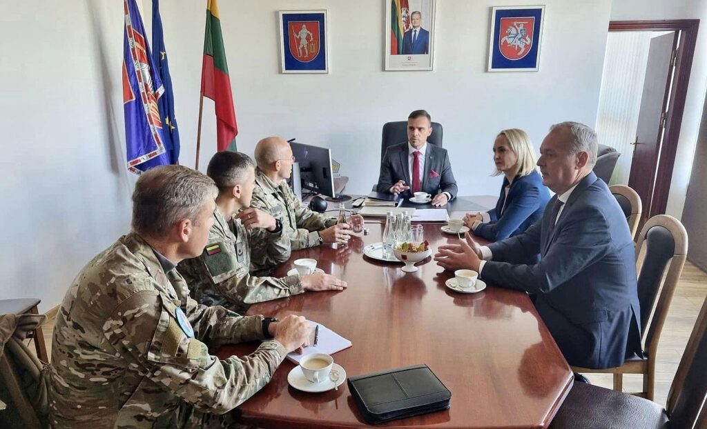 Pažintis su NATO pareigūnais