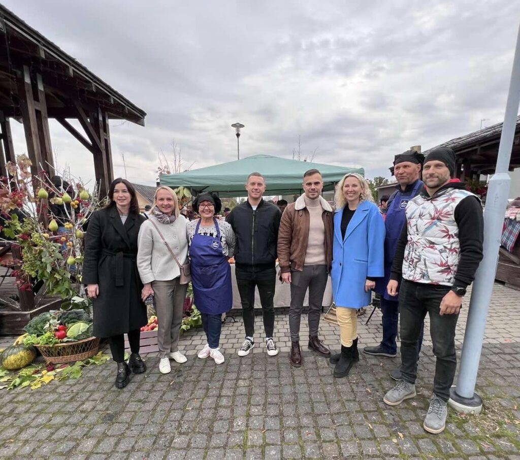 Aukštadvaryje šurmuliavo rudens mugė