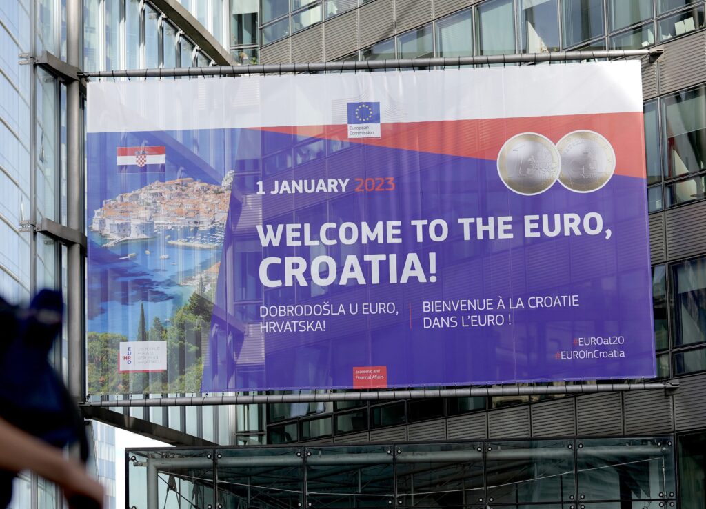 2023 m. sausio 1-ąją Kroatija įsivedė eurą ir prisijungia prie Šengeno erdvės