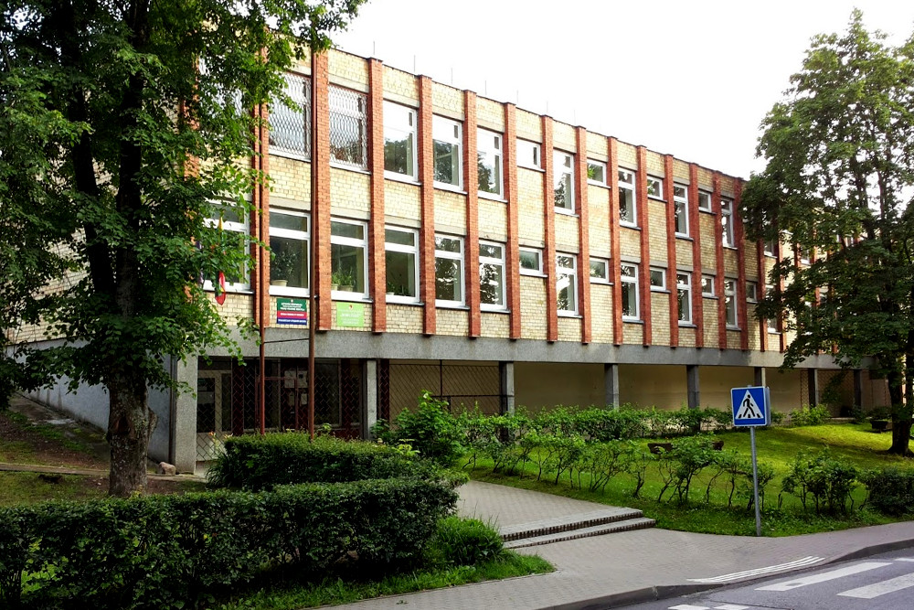 Trakų gimnazija siūlo darbą fizikos ir lietuvių kalbos mokytojams
