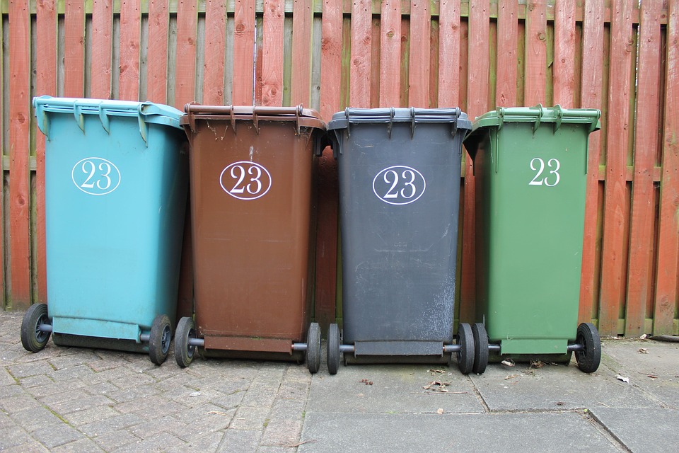 Svarbi informacija Trakų rajono savivaldybės gyventojams: bus ženklinami mišrių komunalinių, pakuočių ir stiklo atliekų konteineriai