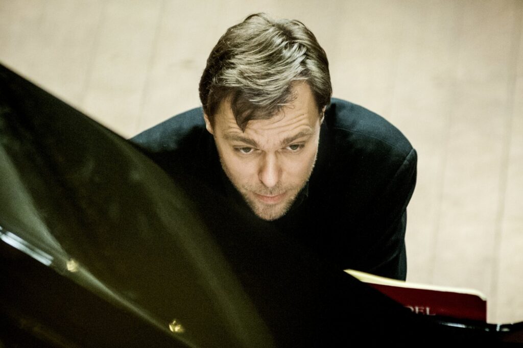 „Užutrakio vakarams“ žymus pianistas A. Žlabys skiria ypatingą dovaną