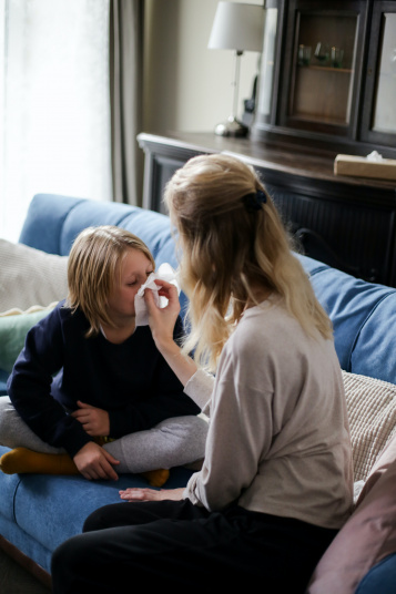 Ligos išmoka vaiko slaugymui: ką svarbu žinoti darželinukų ir moksleivių tėvams?