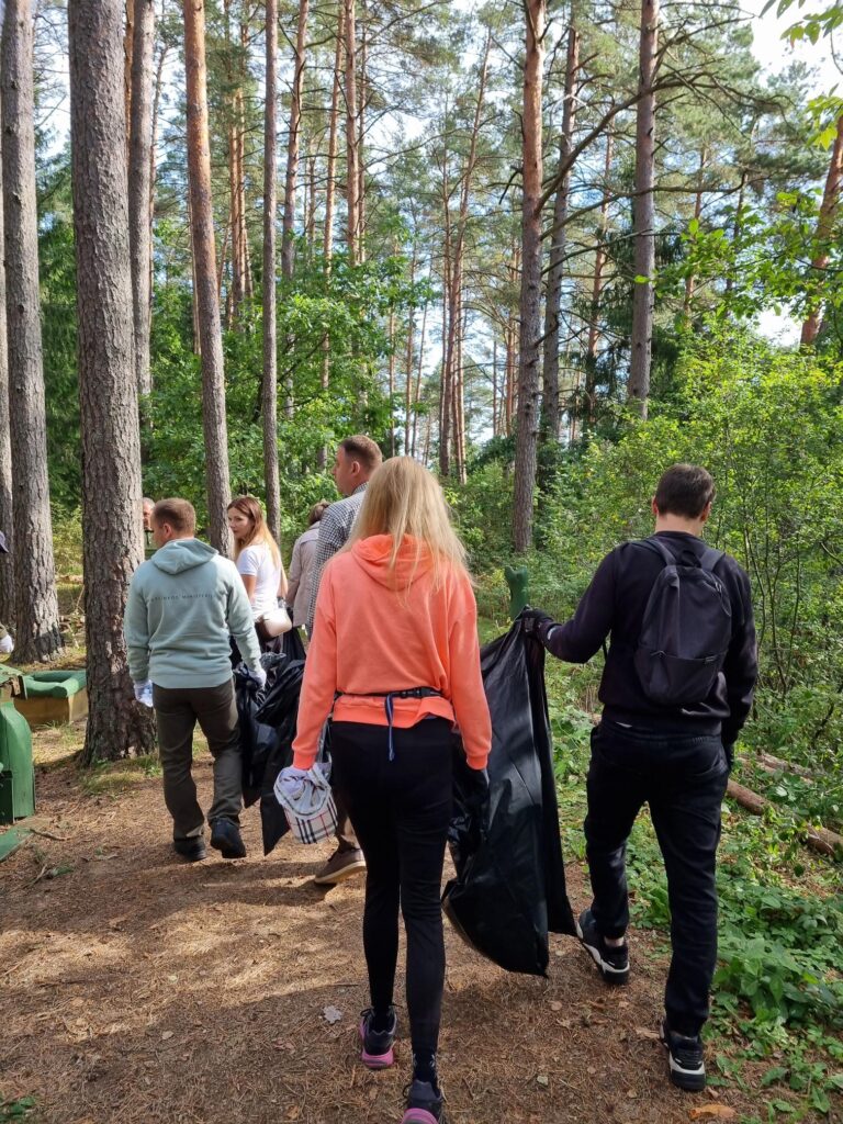 Gyventojai visoje Lietuvoje būrėsi į miškų švarinimo talkas
