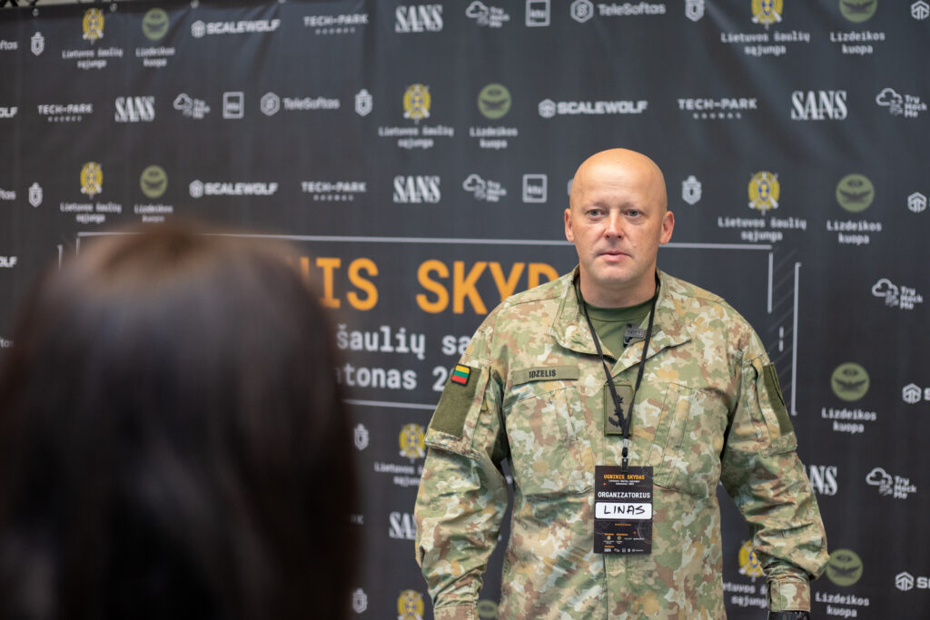 Saugumo inovacijų hakatonas baigėsi: tarp prizininkų – minų ieškantis DI, dronai kamikadzės bei kosminis ryšys