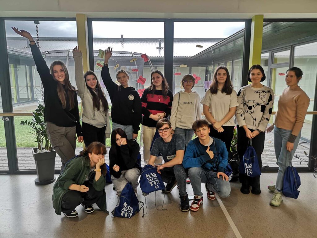 Trakų rajono jaunimas dalyvavo savanorių rengimo mokymuose „Nuspalvinkim gyvenimą kartu“