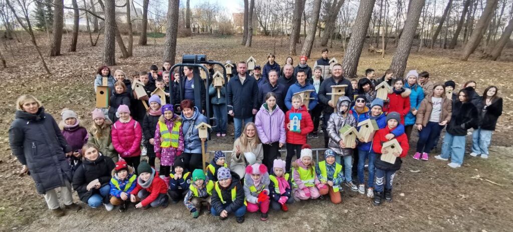 Šeimų parke Lentvaryje iškelti inkilai